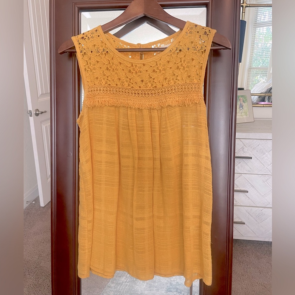 MaxStudio Golden Yellow Tank with Floral Lace Neckline - Size Small